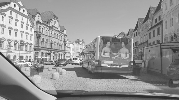 Bernadette Huber | "KUNST, DIE BERÜHRT.